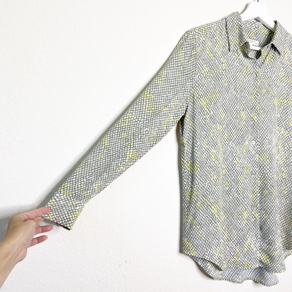 Equipment Femme Reptile Print Button up Blouse Sz XS - Picture 5 of 9